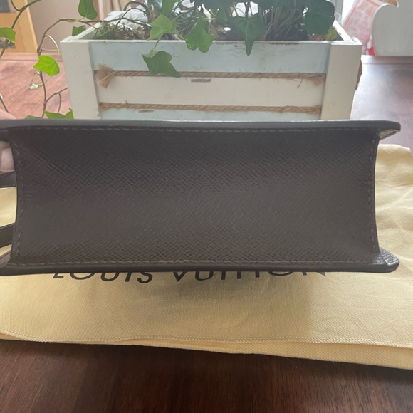 ⚡️⚡️‼️💲SALE⚡️⚡️Louis Vuitton Vintage crossbody Taiga Pochette Kurgan M32448 - Picture 6 of 12